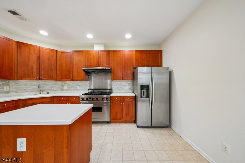 611 Binghampton Ln Property Photo 14