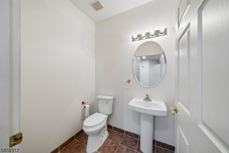 611 Binghampton Ln Property Photo 17