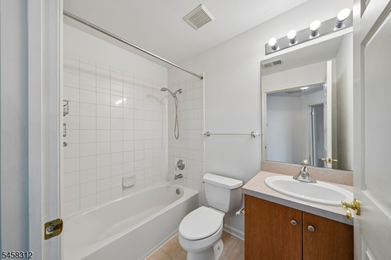 611 Binghampton Ln Property Photo 22
