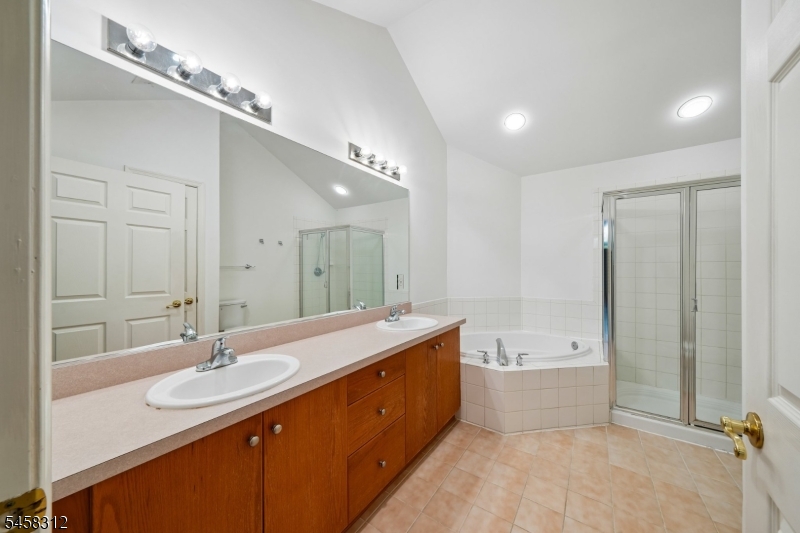 611 Binghampton Ln Property Photo 26