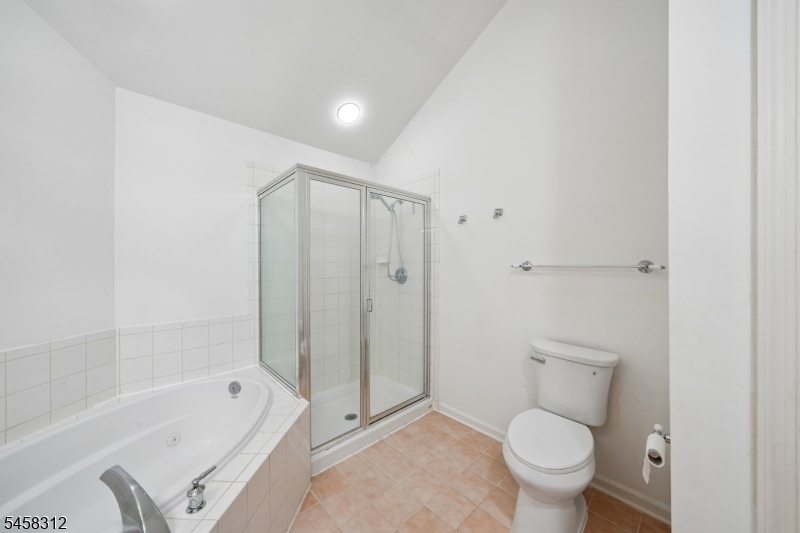 611 Binghampton Ln Property Photo 28