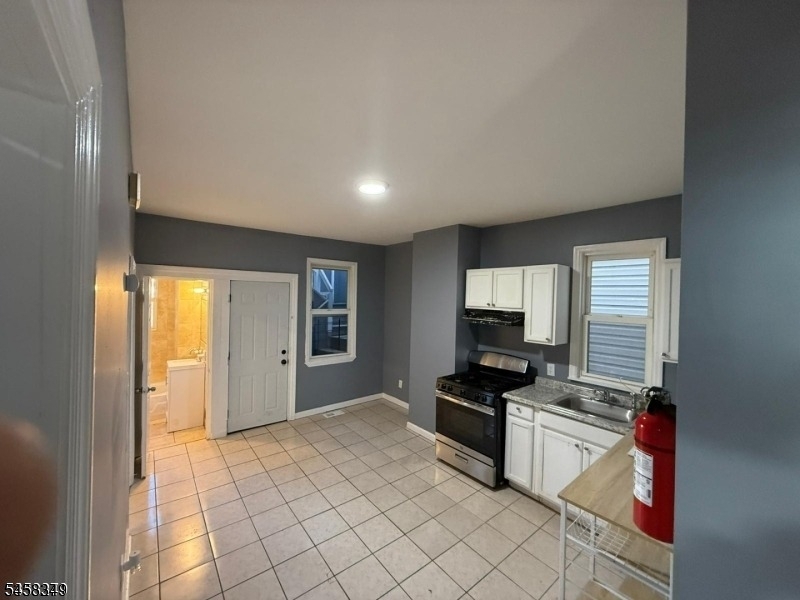 20 Montrose Ter Property Photo 3