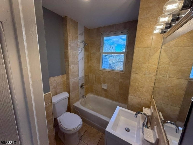 20 Montrose Ter Property Photo 5