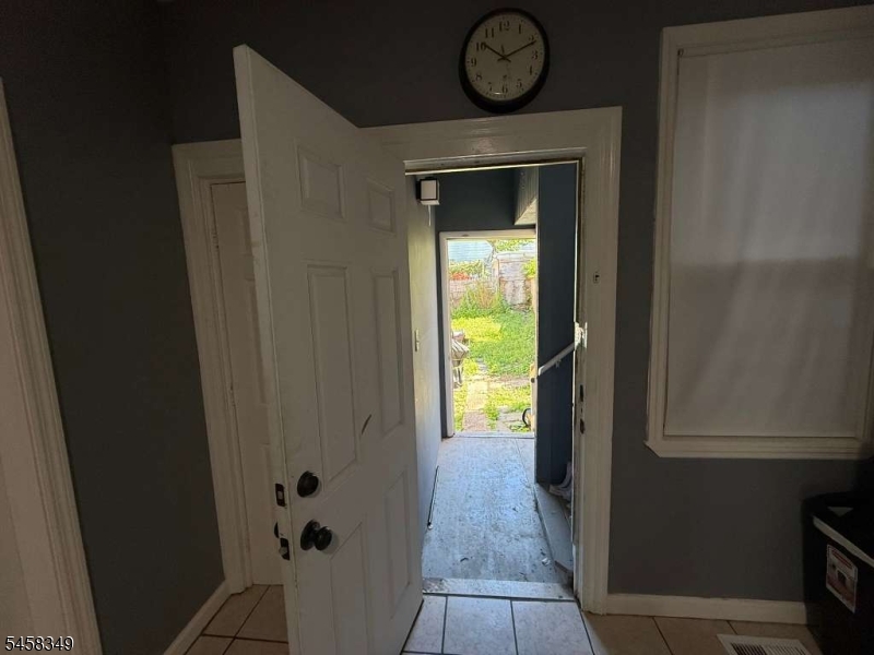20 Montrose Ter Property Photo 9
