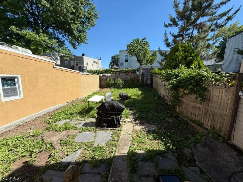 20 Montrose Ter Property Photo 10