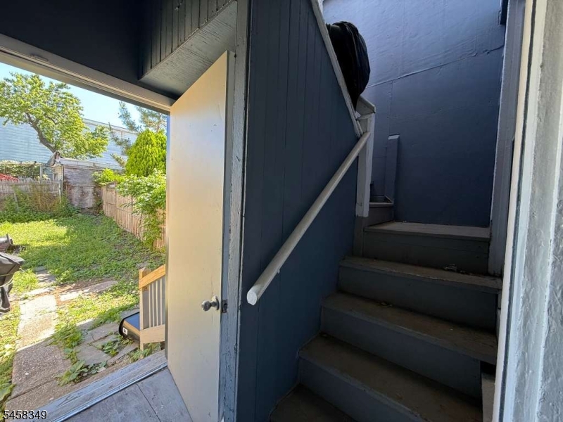 20 Montrose Ter Property Photo 12