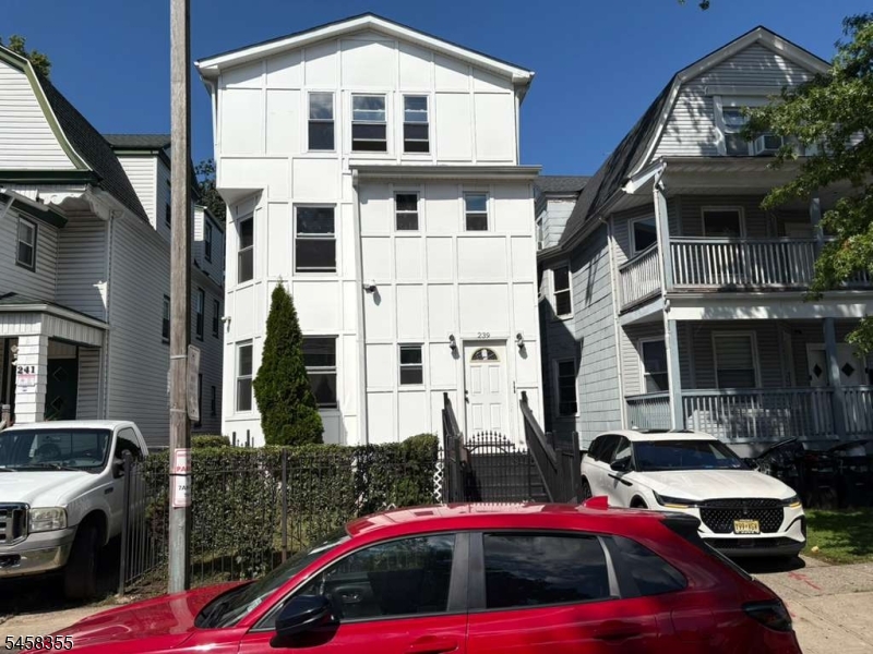 239 S Clinton St 1 Property Photo 14