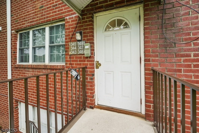 345 College Dr Property Photo 2