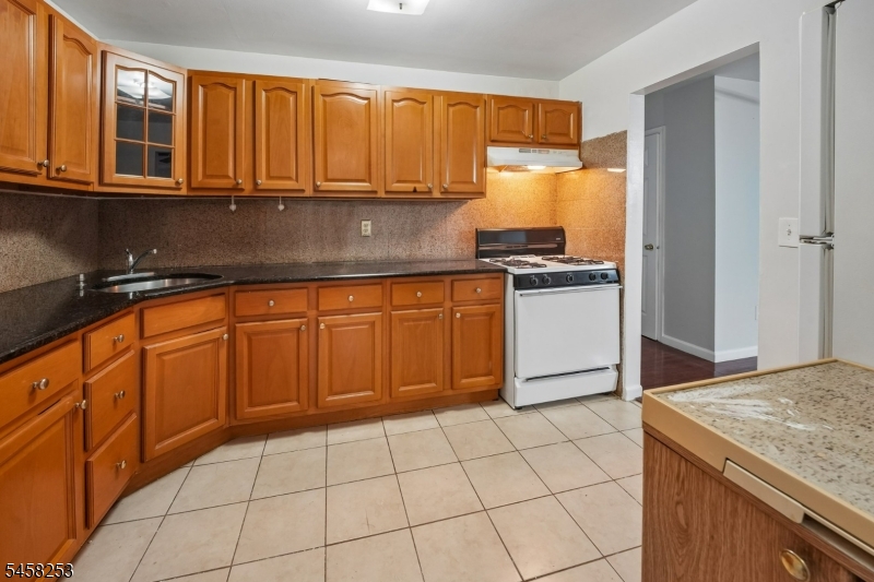 345 College Dr Property Photo 4