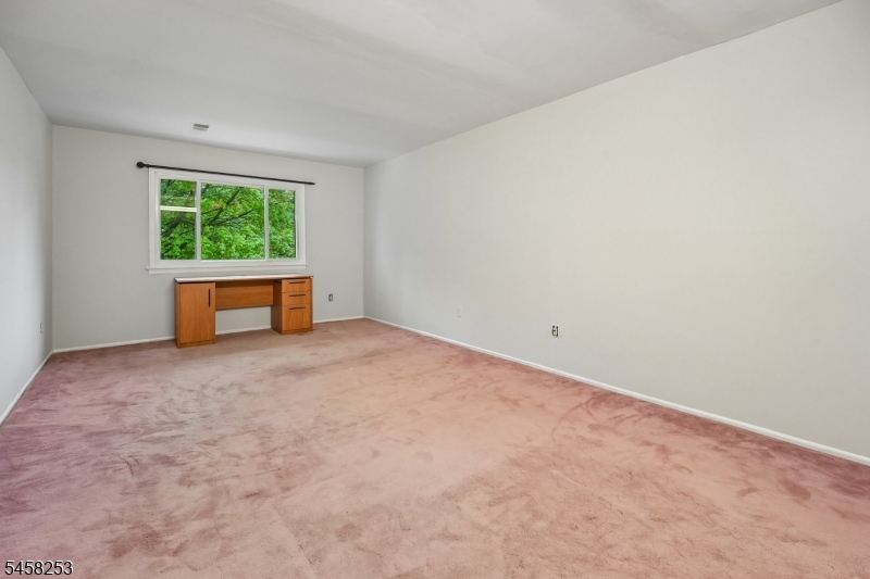 345 College Dr Property Photo 13
