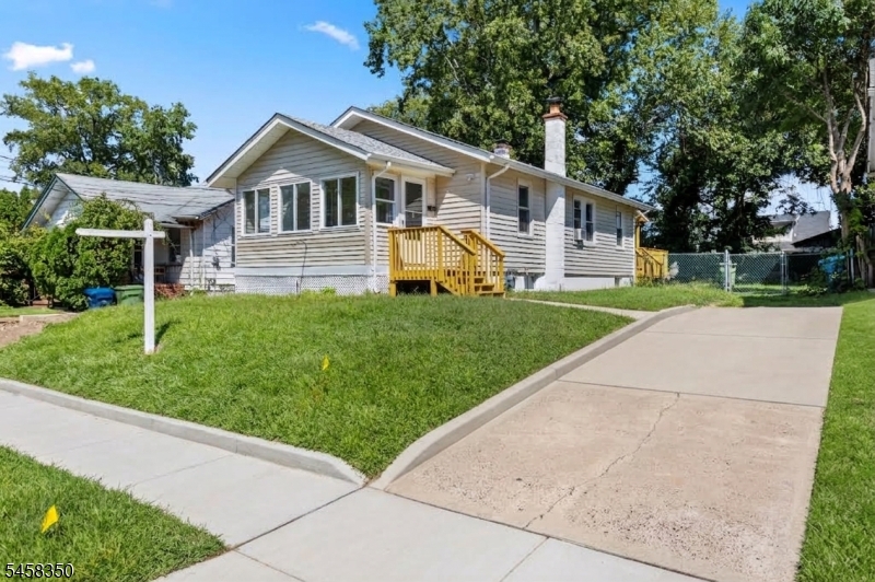 125 Anelve Ave Property Photo 1