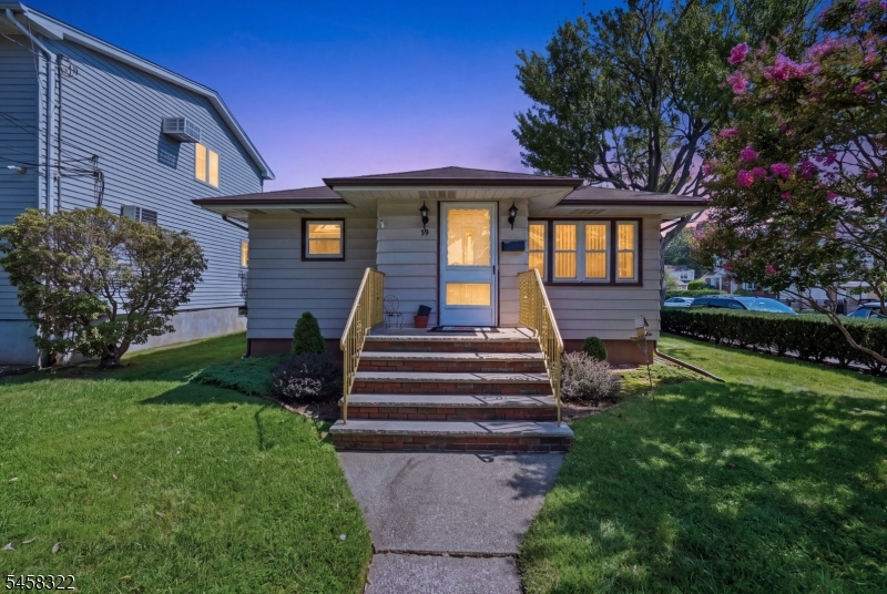 59 Huron Ave Property Photo 1