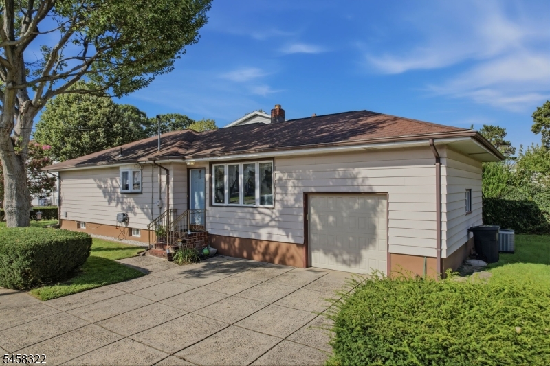 59 Huron Ave Property Photo 8