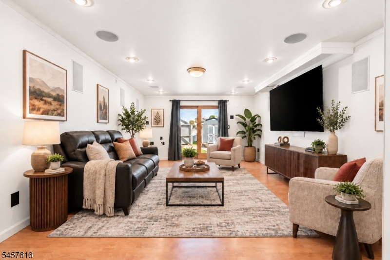 24 Park Ave Property Photo 13