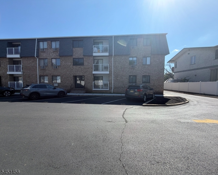 293 Main Street U-2 2 E Property Photo 9