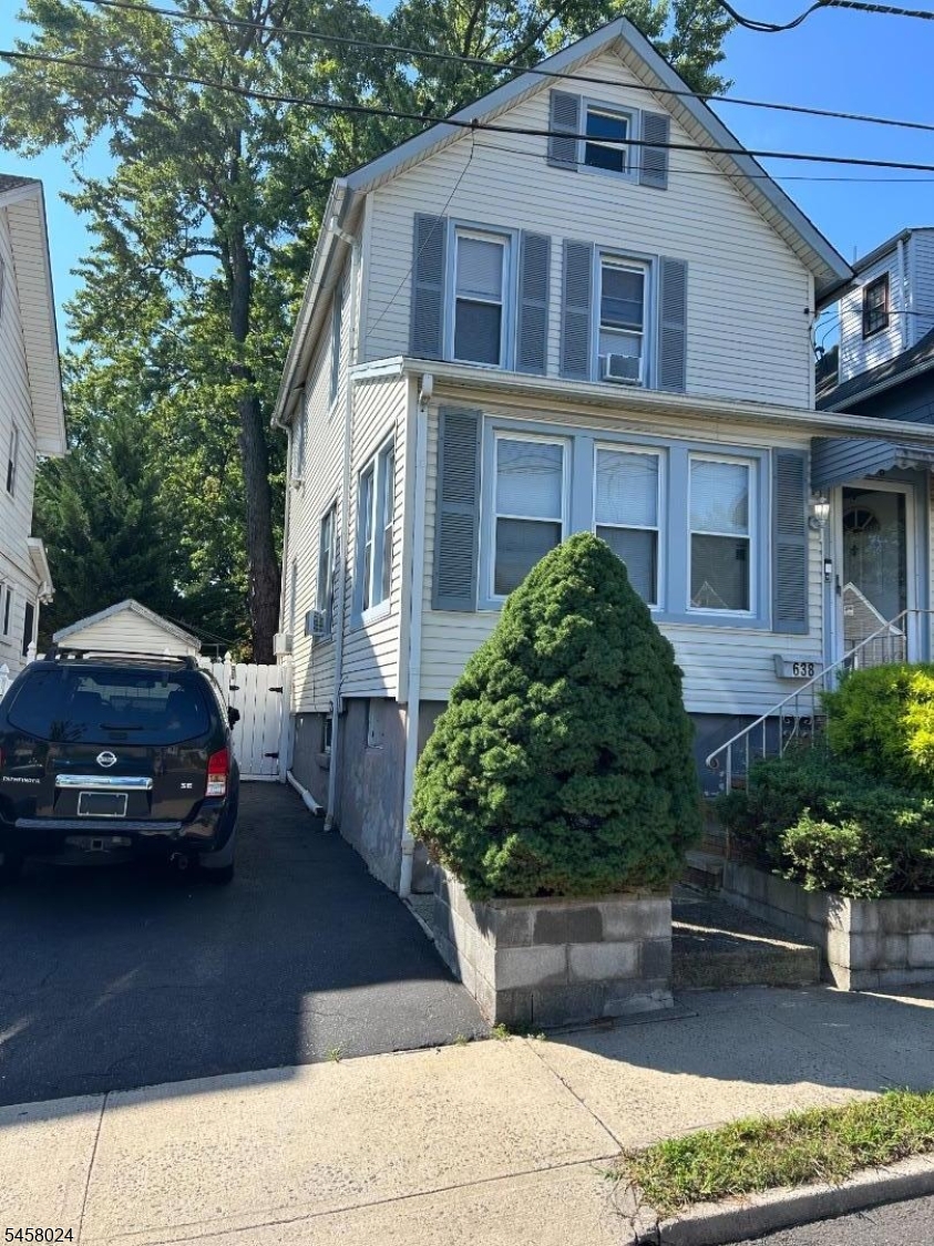 638 Meadow St Property Photo 1