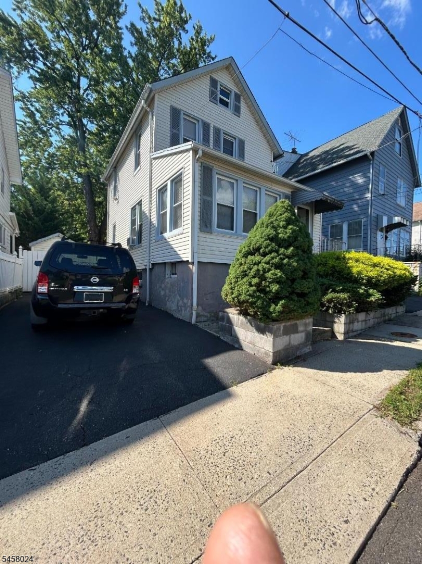 638 Meadow St Property Photo 3