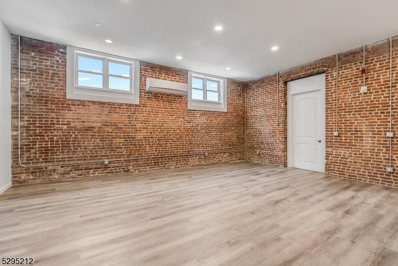 7 Moran Street B Property Photo 3