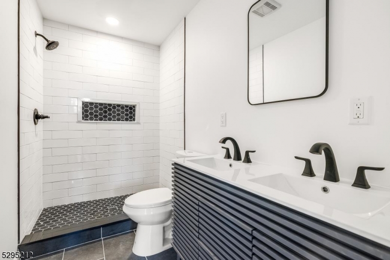 7 Moran Street B Property Photo 16