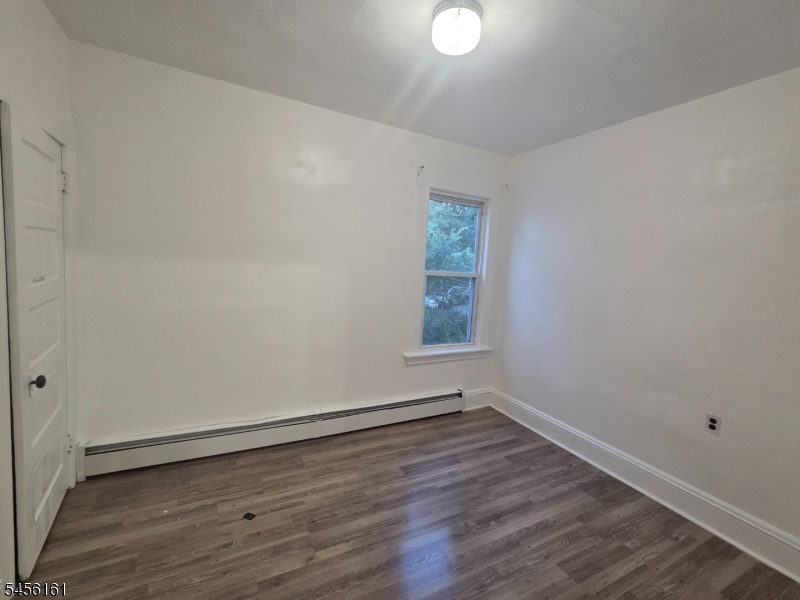 293 Burgess Pl Property Photo 4