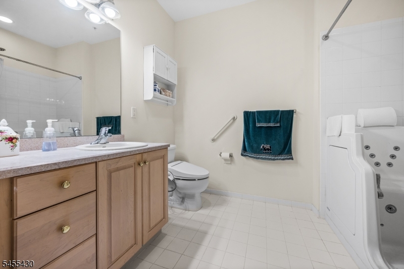 6001 Brookfield Glen Dr 01 Property Photo 18