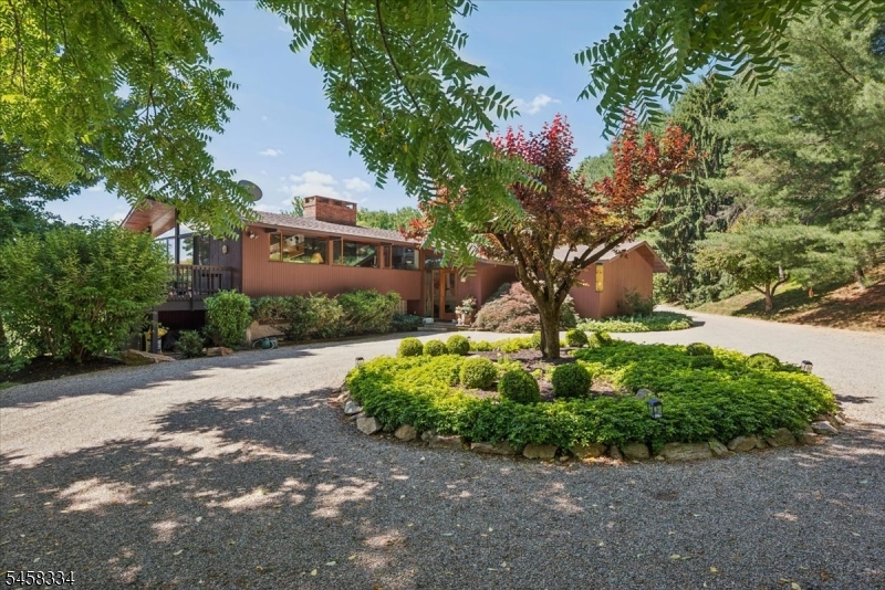 15 Palatine Rd Property Photo 1