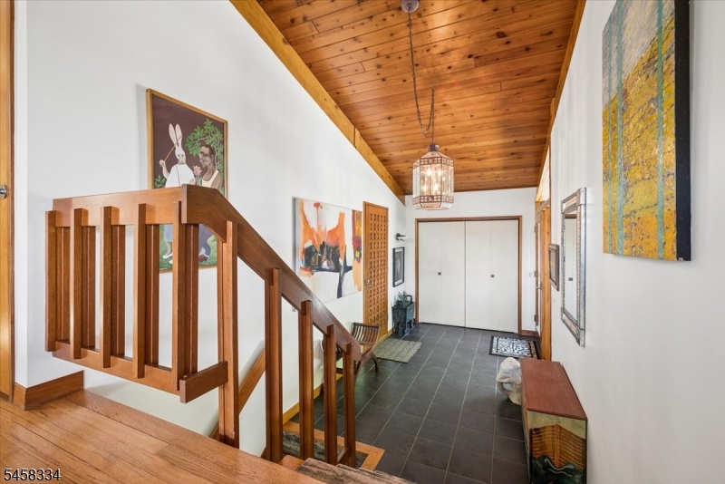 15 Palatine Rd Property Photo 4