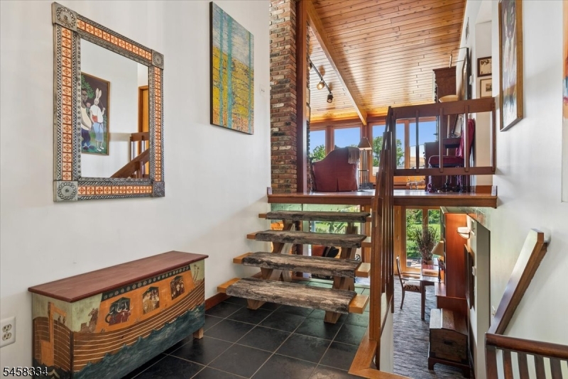 15 Palatine Rd Property Photo 5