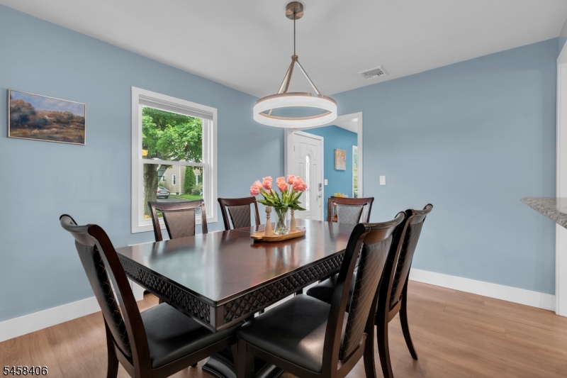 478 Whitewood Rd Property Photo 14