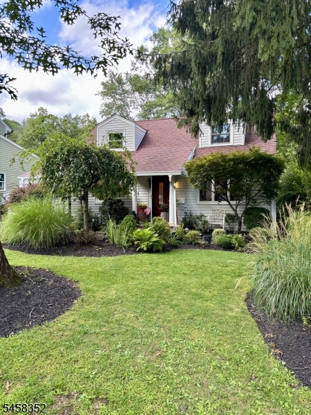 70 Mayfair Dr