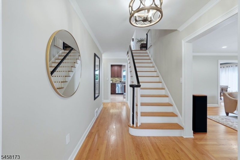 363 Irving Ave Property Photo 3