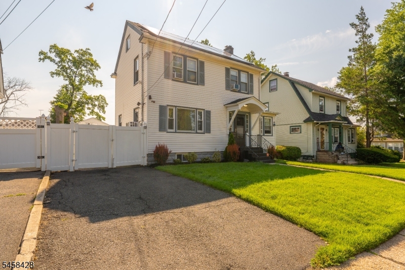 331 Thompson Avenue Property Photo 3