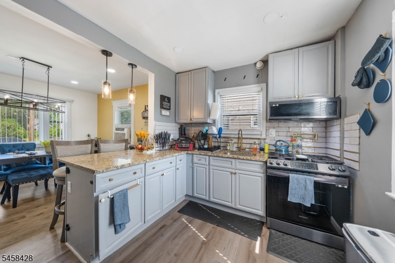 331 Thompson Avenue Property Photo 8