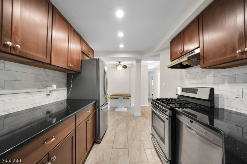 130 Orient Way Cc Cc Property Photo 11