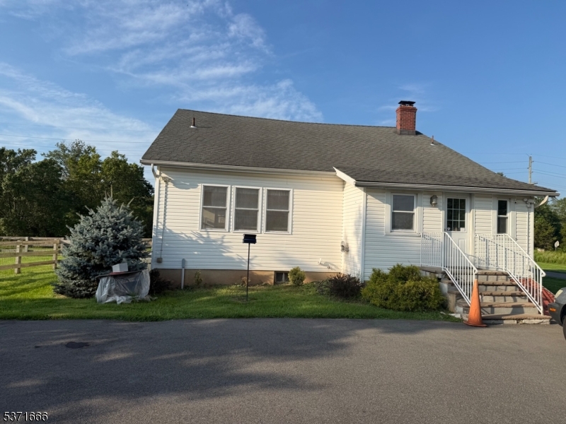 132 Hillsborough Rd Property Photo 14