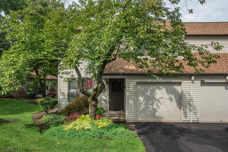 45 Stonegate Dr Property Photo 1