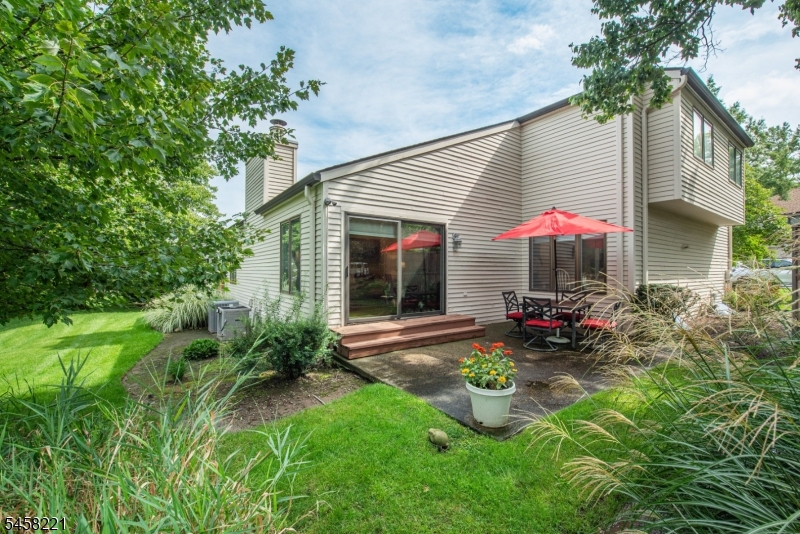 45 Stonegate Dr Property Photo 2