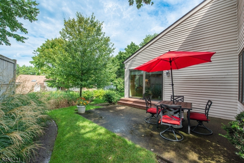 45 Stonegate Dr Property Photo 4