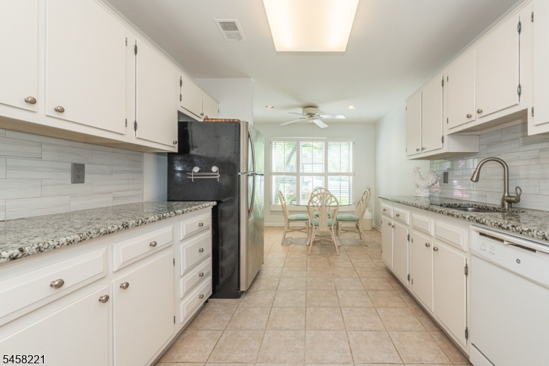 45 Stonegate Dr Property Photo 6