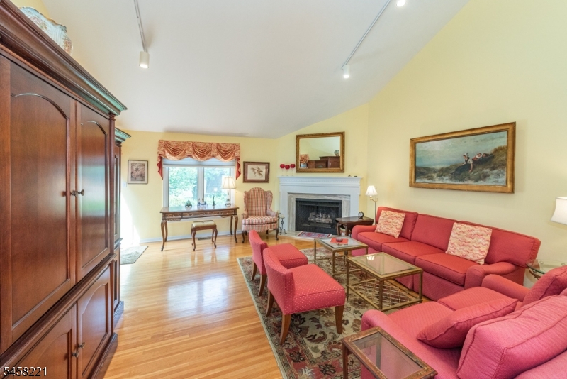 45 Stonegate Dr Property Photo 10