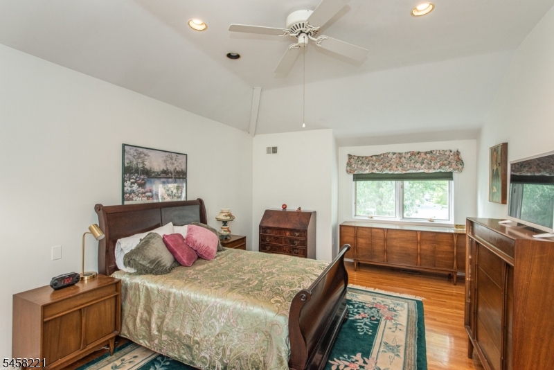 45 Stonegate Dr Property Photo 16