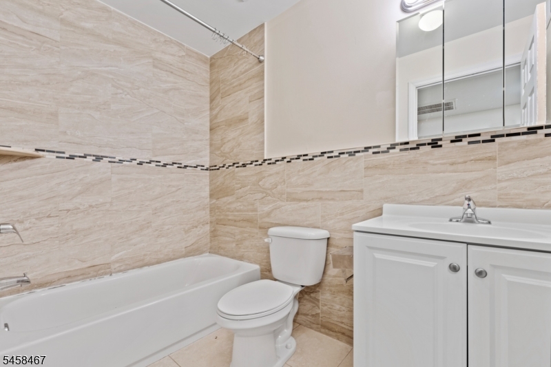 453 Washington St 1 Property Photo 5