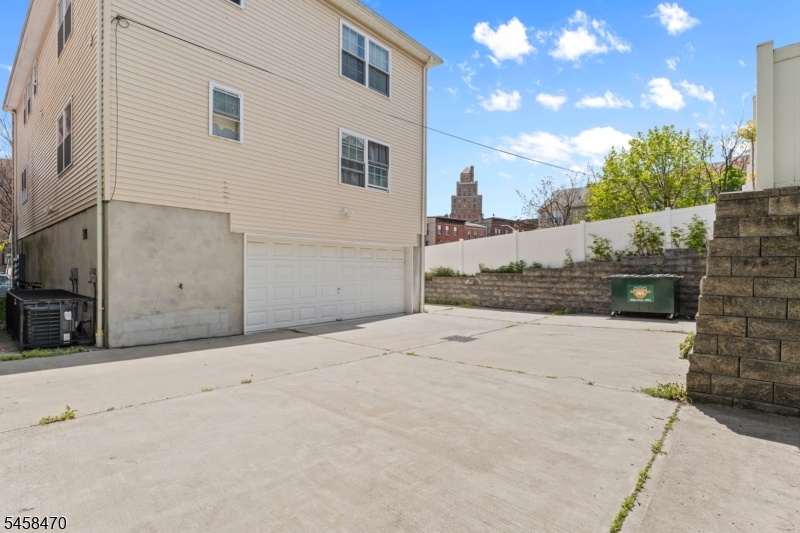 453 Washington St 2 Property Photo 8