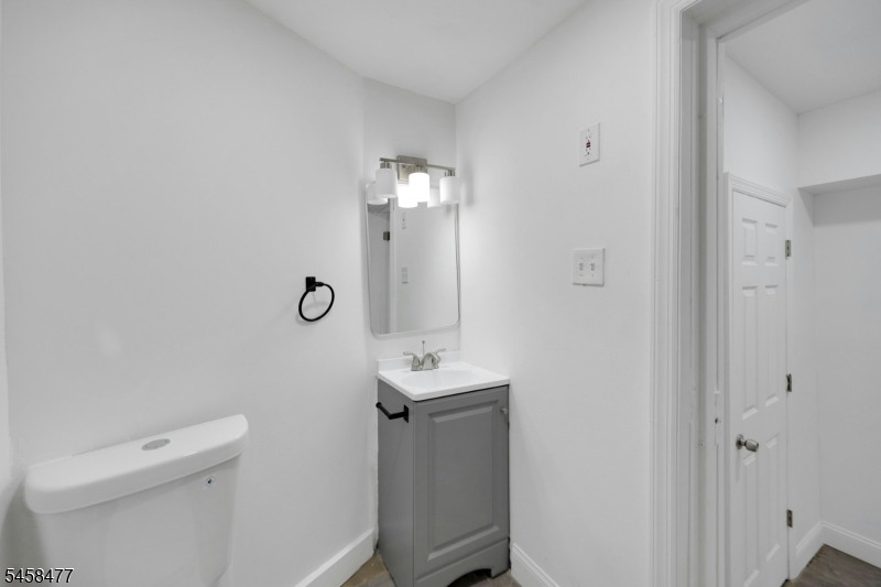 58 Ingraham Pl Property Photo 11