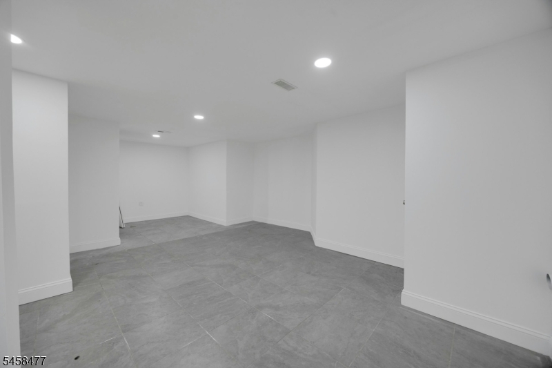 58 Ingraham Pl Property Photo 12