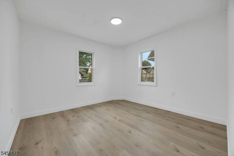 58 Ingraham Pl Property Photo 14