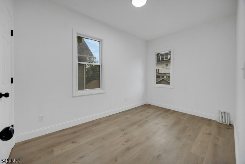 58 Ingraham Pl Property Photo 16