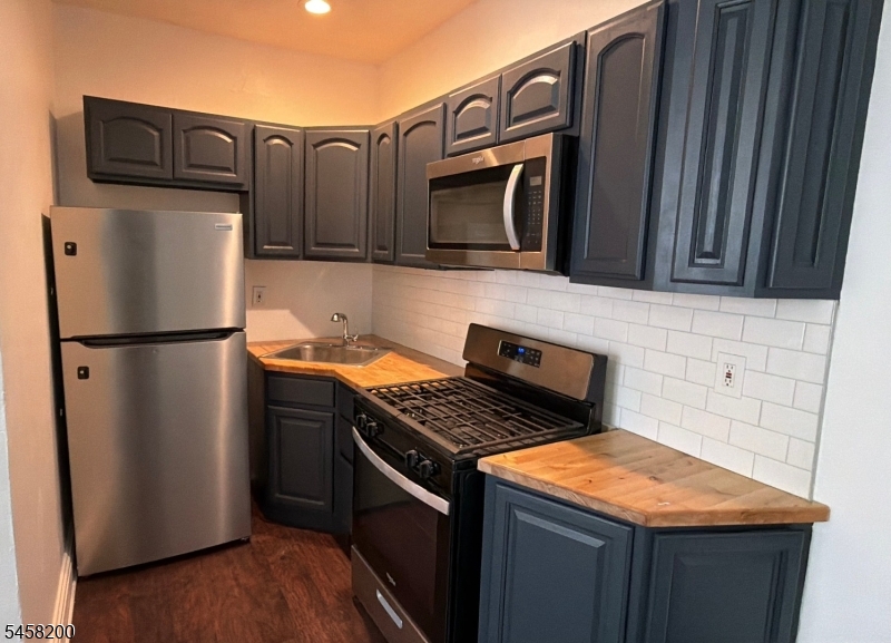 293 Ohio St Property Photo 6