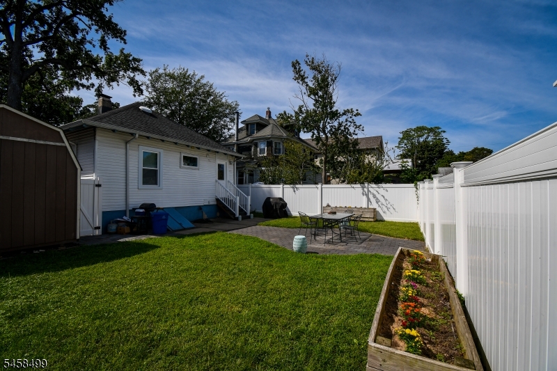 109 Osborn St Property Photo 8