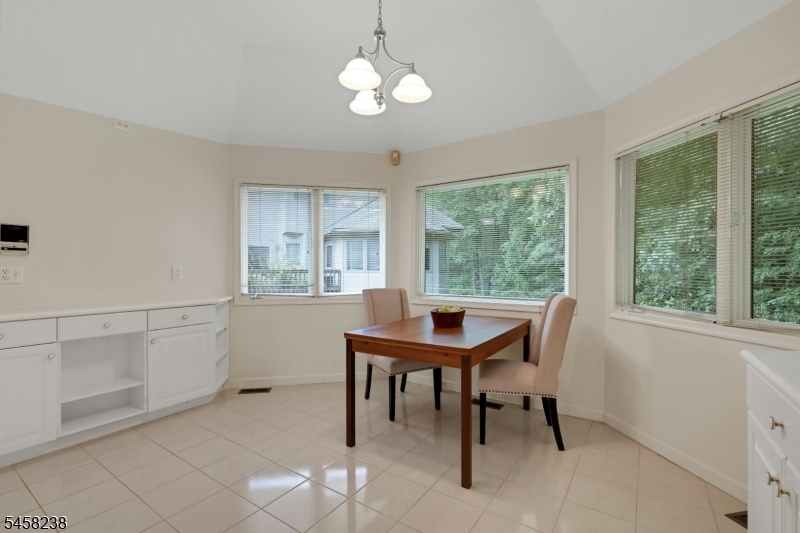36 Robinhood Dr Property Photo 13